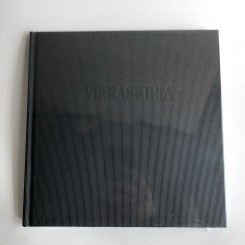 Gæstebog, VIERASKIJA (finsk), sort, rillet