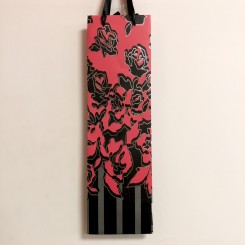 Gavepose til flasker, Rød med sorte blomster