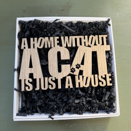 Træ skilt - A home without a cat is just a house